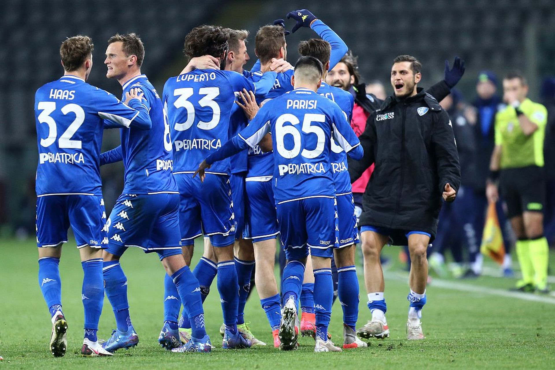 助球队在关 助球队在关